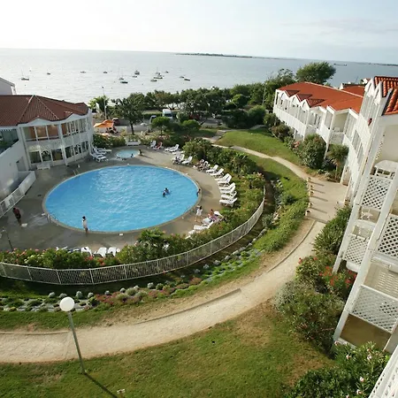 With A View On The Pool Or Near Boyard Appartamento Fouras