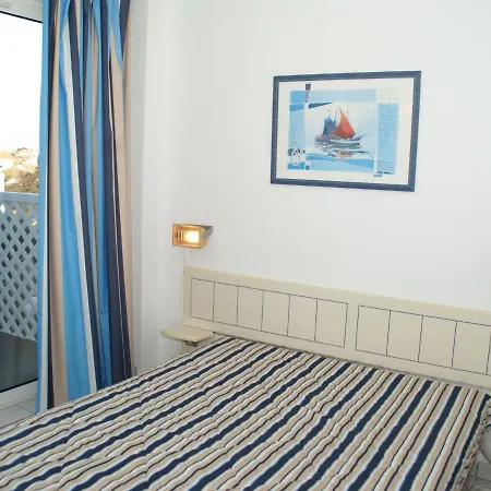Apartment With A View On The Pool Or Near Boyard *