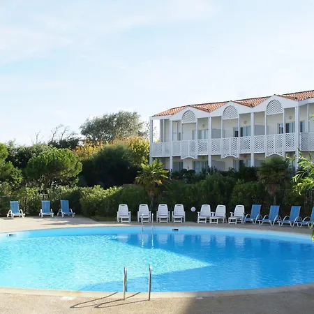 Apartment With A View On The Pool Or Near Boyard Fouras